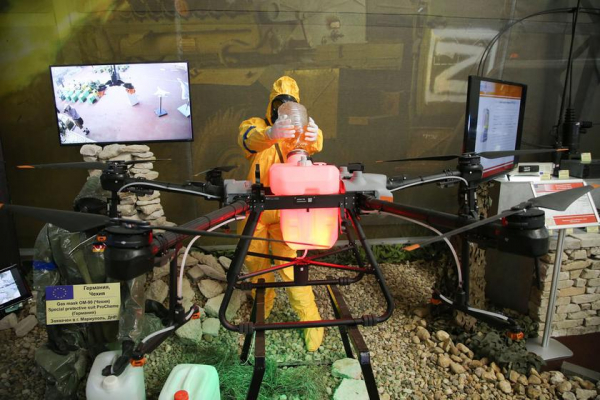 Россияне выдают сельскохозяйственный дрон DJI Agras T30 за американский боевой беспилотник с химическим оружием из украинской биолаборатории
Россияне выдают сельскохозяйственный дрон DJI Agras T30 за американский боевой беспилотник с химическим оружием из украинской биолаборатории