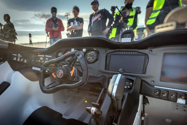 Добро пожаловать в будущее: летающий автомобиль-трансформер AirCar совершил первый в истории перелет между городами
Добро пожаловать в будущее: летающий автомобиль-трансформер AirCar совершил первый в истории перелет между городами