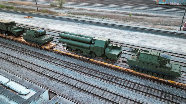 Российские «зенитно-ракетные комплексы» С-300 и «Тор-М1» неожиданно оказались на железной дороге в Огайо
Российские «зенитно-ракетные комплексы» С-300 и «Тор-М1» неожиданно оказались на железной дороге в Огайо