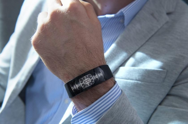 
						Смарт-часы Amazfit X с изогнутым AMOLED-дисплеем, GPS и защитой от воды появились на Indiegogo c ценником в $149
					