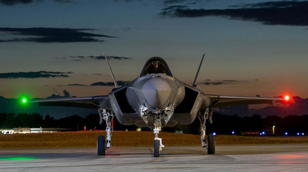 Германия примет шесть американских истребителей пятого поколения F-35 Lightning II для ознакомления и учений Air Defender 2023
Германия примет шесть американских истребителей пятого поколения F-35 Lightning II для ознакомления и учений Air Defender 2023