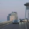 Добро пожаловать в будущее: летающий автомобиль-трансформер AirCar совершил первый в истории перелет между городами
Добро пожаловать в будущее: летающий автомобиль-трансформер AirCar совершил первый в истории перелет между городами