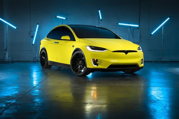 
						Tesla запускает сервис  покраски своих электромобилей
					