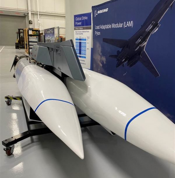 
							Boeing разработал новый пилон для переноса испытаний гиперзвуковых ракет с B-52H Stratofortress на сверхзвуковой бомбардировщик B-1B Lancer
						