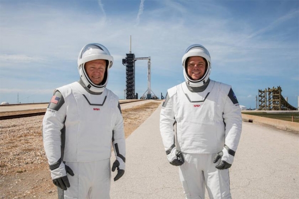 
						Компания Илона Маска SpaceX впервые отправила корабль с людьми к МКС
					