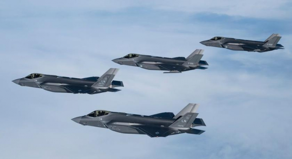 
							Италия впервые в истории отправит истребители пятого поколения F-35 Lightning II в Японию
						