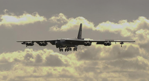 
							ВВС США начали модернизацию ядерных бомбардировщиков B-52H Stratofortress стоимостью $2,8 млрд &ndash; первый самолёт получает новый радар
						