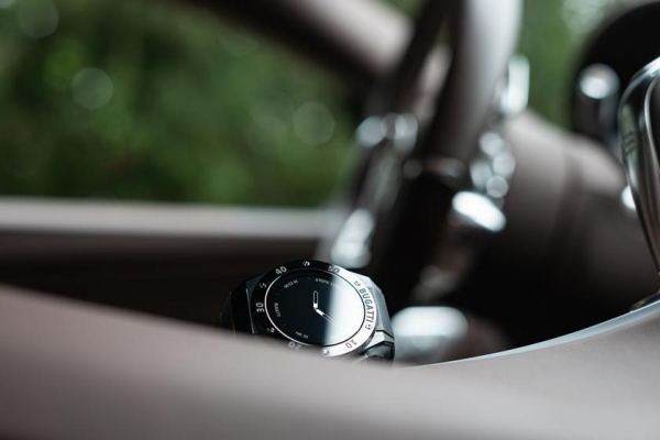 Bugatti представила смарт-часы премиум-класса в стиле своих автомобилей: сапфировое стекло, корпус из титана и керамики и ценник от €899
Bugatti представила смарт-часы премиум-класса в стиле своих автомобилей: сапфировое стекло, корпус из титана и керамики и ценник от €899