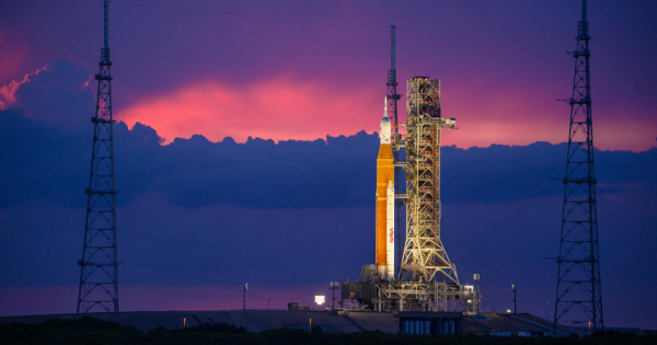 NASA приступило к заправке лунной ракеты SLS топливом – до старта миссии Artemis I осталось несколько часов. Онлайн-трансляция уже началась
NASA приступило к заправке лунной ракеты SLS топливом – до старта миссии Artemis I осталось несколько часов. Онлайн-трансляция уже началась