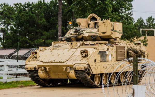 Пентагон: Украина получит БМП Bradley в модификации M2A2 ODS с информационной системой FBCB2 и улучшенной защитой
Пентагон: Украина получит БМП Bradley в модификации M2A2 ODS с информационной системой FBCB2 и улучшенной защитой