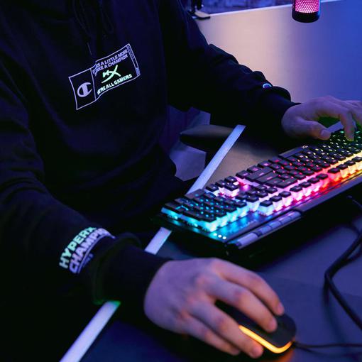 HyperX и Champion анонсировали Glow in the Dark: лимитированная коллекция светящейся одежды для геймеров с ценником от $30
HyperX и Champion анонсировали Glow in the Dark: лимитированная коллекция светящейся одежды для геймеров с ценником от $30