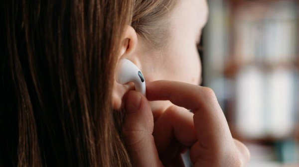 
						Apple может научить наушники AirPods распознавать владельца&hellip; по форме ушей!
					