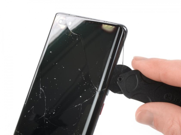 
						На четверочку: разборка Huawei Mate 40 Pro показала, что отремонтировать его будет нелегко
					