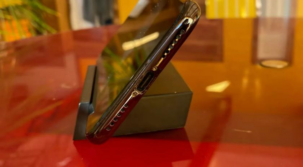 Еще один энтузиаст переделал iPhone X, добавив ему водозащиту и USB-C. Предыдущий продали за $86 тысяч
Еще один энтузиаст переделал iPhone X, добавив ему водозащиту и USB-C. Предыдущий продали за $86 тысяч