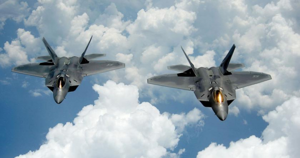 США отправят истребители пятого поколения F-22 Raptor в Японию на замену F-15 Eagle
США отправят истребители пятого поколения F-22 Raptor в Японию на замену F-15 Eagle