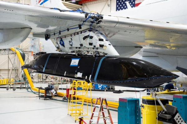
							Истребитель пятого поколения F-35C Lightning II сможет уничтожать корабли ракетой большой дальности AGM-158C LRASM
						