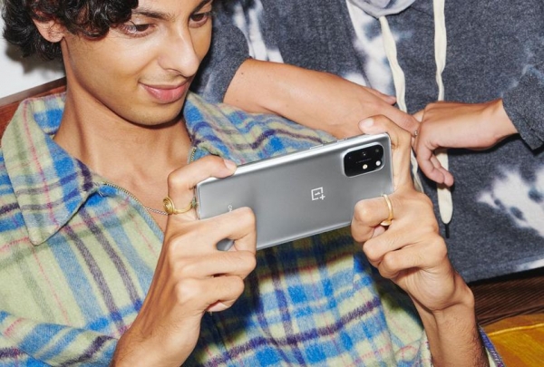 
						OnePlus 8T: экран с частотой обновления 120 Гц и Always On Display, 65 Вт быстрая зарядка и Snapdragon 865 за &euro;600
					
