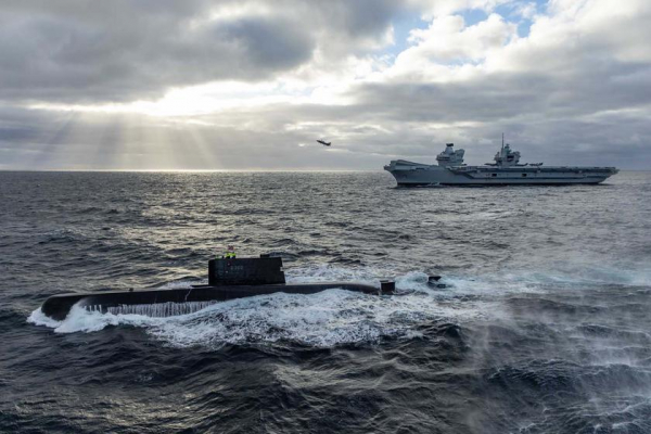 
							Британский авианосец HMS Queen Elizabeth с истребителями пятого поколения F-35B Lightning II впервые в истории перешёл под командование НАТО
						