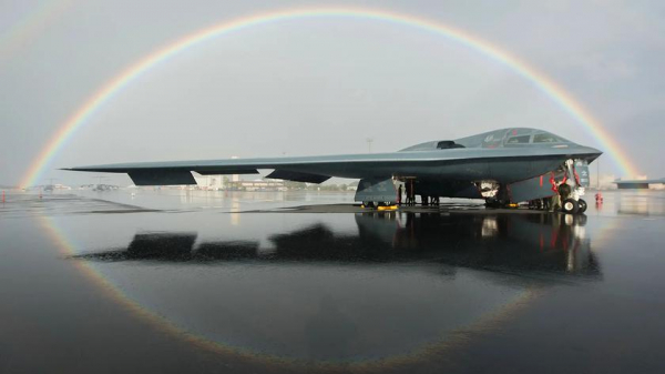 Ядерный бомбардировщик B-2A Spirit неожиданно появился на Гавайях
Ядерный бомбардировщик B-2A Spirit неожиданно появился на Гавайях