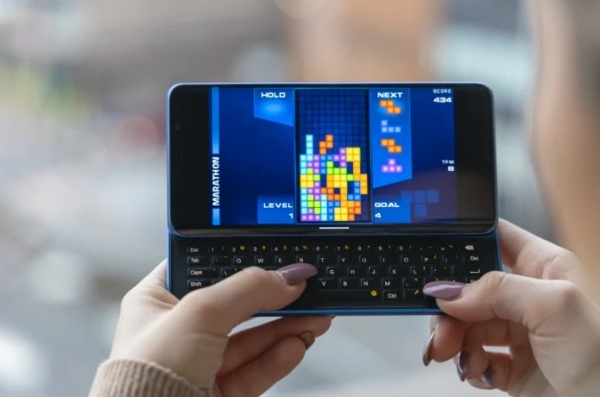 Смартфон-слайдер Pro1-X с физической QWERTY-клавиатурой и несколькими ОС стал хитом Indiegogo
Смартфон-слайдер Pro1-X с физической QWERTY-клавиатурой и несколькими ОС стал хитом Indiegogo