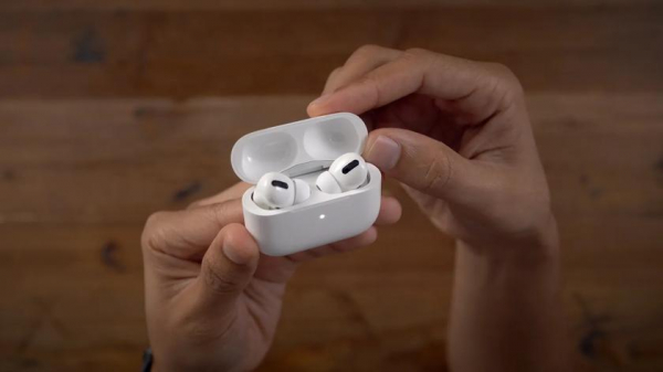 
						Минг-Чи Куо: наушники Apple AirPods Pro 2 получат поддержку Lossless и обновленный дизайн в стиле Beats Fit Pro
					
