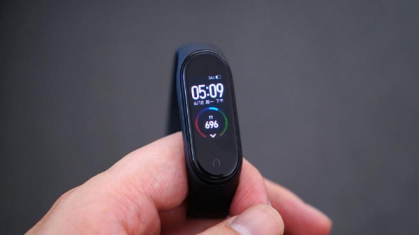 Фитнес-трекер Xiaomi Mi Band 5 показали на «живых» фото
Фитнес-трекер Xiaomi Mi Band 5 показали на «живых» фото