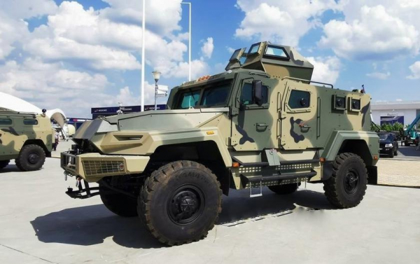 
							FPV-беспилотник уничтожил самый новый российский MRAP АМН-59051 с улучшенной защитой, который был представлен в 2022 году
						