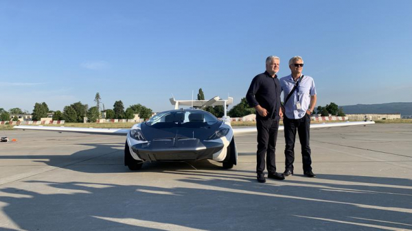 Добро пожаловать в будущее: летающий автомобиль-трансформер AirCar совершил первый в истории перелет между городами
Добро пожаловать в будущее: летающий автомобиль-трансформер AirCar совершил первый в истории перелет между городами