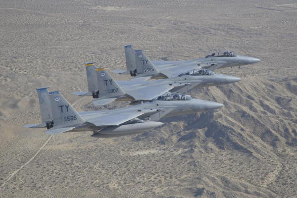 
							Редкий истребитель F-15D Eagle неожиданно утопился в оросительном канале прямо на военной базе в Орегоне
						