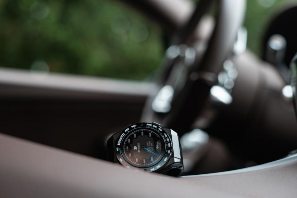 Bugatti представила смарт-часы премиум-класса в стиле своих автомобилей: сапфировое стекло, корпус из титана и керамики и ценник от €899
Bugatti представила смарт-часы премиум-класса в стиле своих автомобилей: сапфировое стекло, корпус из титана и керамики и ценник от €899
