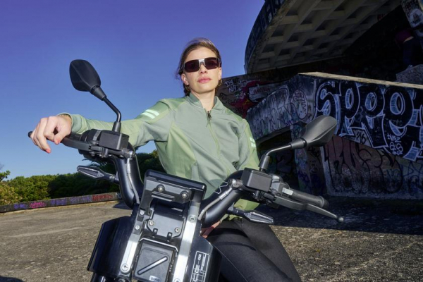 BMW представила умные очки ConnectedRide для байкеров за €690
BMW представила умные очки ConnectedRide для байкеров за €690