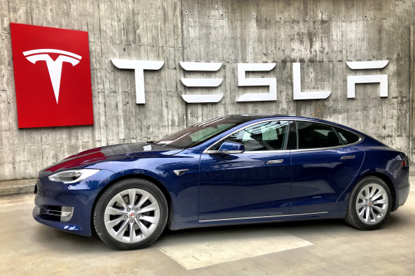 Tesla отзывает более 1,6 млн автомобилей в Китае из-за проблем с автопилотом и замками Tesla отзывает более 1,6 млн автомобилей в Китае из-за проблем с автопилотом и замками