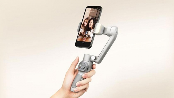 Zhiyun Smooth Q3: ручной стабилизатор для смартфона с режимом отслеживания объекта и поворотной подсветкой
Zhiyun Smooth Q3: ручной стабилизатор для смартфона с режимом отслеживания объекта и поворотной подсветкой