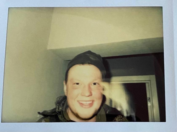 Оккупант не разобрался с Polaroid и оставил свое фото в разграбленной квартире: с помощью ИИ «любителя селфи» уже идентифицировали
Оккупант не разобрался с Polaroid и оставил свое фото в разграбленной квартире: с помощью ИИ «любителя селфи» уже идентифицировали