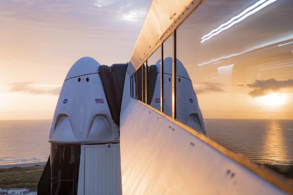 
						Компания Илона Маска SpaceX впервые отправила корабль с людьми к МКС
					