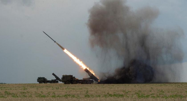 
							Генеральный штаб показал видео совместных пусков ракет с украинских систем залпового огня &laquo;Ураган&raquo; и &laquo;Буревій&raquo;
						