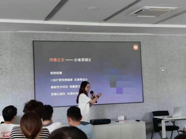 
						Xiaomi готовит к выходу браслет Mi Band X с опоясывающим дисплеем
					