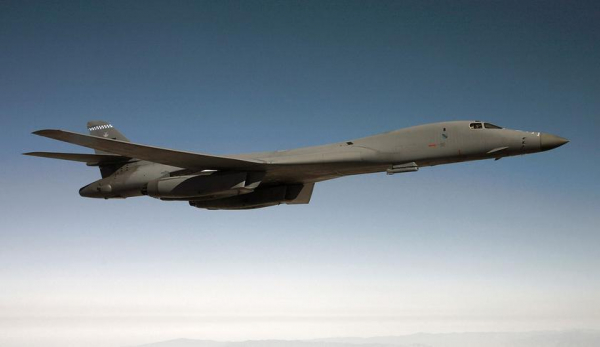 
							Boeing разработал новый пилон для переноса испытаний гиперзвуковых ракет с B-52H Stratofortress на сверхзвуковой бомбардировщик B-1B Lancer
						