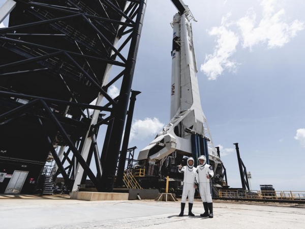 
						Компания Илона Маска SpaceX впервые отправила корабль с людьми к МКС
					