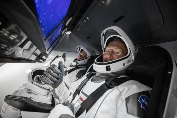 
						Компания Илона Маска SpaceX впервые отправила корабль с людьми к МКС
					