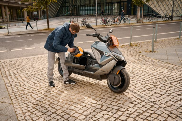 
						BMW Motorrad CE 04: электроскутер с запасом хода 130 км, разгоном до 50 км/ч за 2.6 сек и ценником от $12 000
					