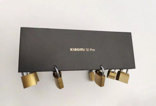 
						Xiaomi возвращает ЗУ в комплект поставки: Xiaomi 12 Pro получит быструю зарядку на 120 Вт в коробке
					