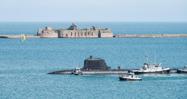 
							ВМС Франции получили ударную атомную субмарину Duguay-Trouin класса Barracuda, которая будет вооружена ракетами Naval SCALP с максимальной дальностью пуска 1000 км
						