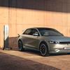 
						Hyundai IONIQ 5: электрический кроссовер с запасом хода до 480 км, разгоном до сотни за 5.2 секунды, реверсивной зарядкой и ценником от 41 900 евро
					