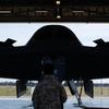 США подняли в небо одновременно 40% флота ядерных бомбардировщиков B-2 Spirit стоимостью более $2 млрд
США подняли в небо одновременно 40% флота ядерных бомбардировщиков B-2 Spirit стоимостью более $2 млрд