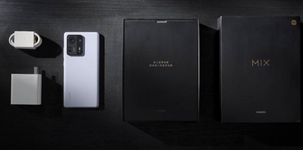 Xiaomi показала распаковку флагмана Mi Mix 4 — зарядное устройство из комплекта убирать не стали
Xiaomi показала распаковку флагмана Mi Mix 4 — зарядное устройство из комплекта убирать не стали