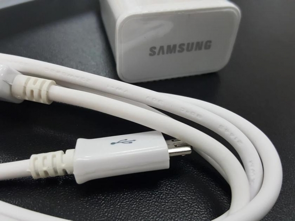 
						Будущие флагманы Samsung получат зарядку мощностью 65 Вт
					