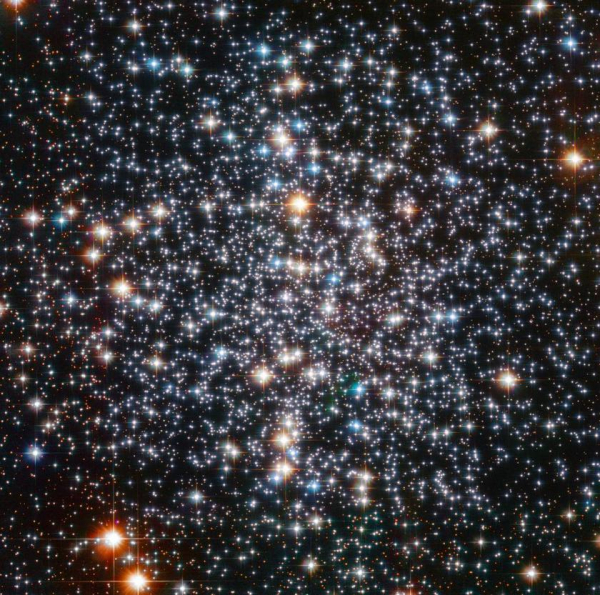 
							Hubble обнаружил очень редкую чёрную дыру в 6000 световых лет от Земли, которая лишь в 800 раз массивнее Солнца
						