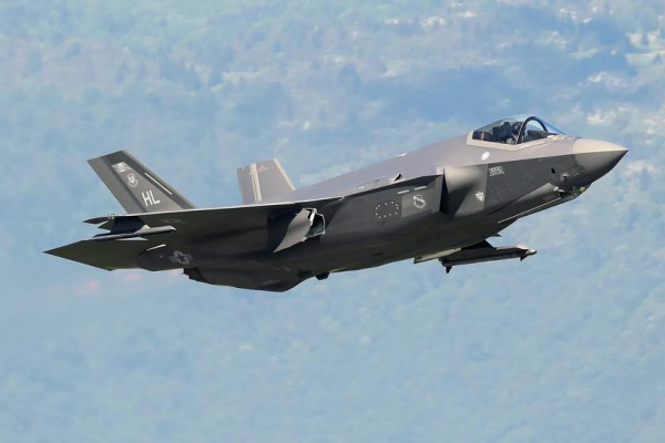 Швейцария сможет купить 36 истребителей пятого поколения F-35 Lightning II на сумму $6 000 000 000
Швейцария сможет купить 36 истребителей пятого поколения F-35 Lightning II на сумму $6 000 000 000