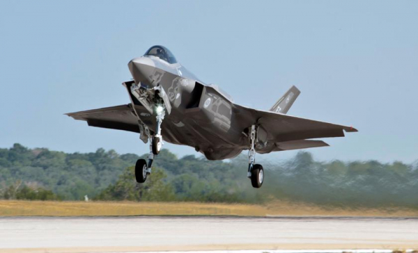 Lockheed Martin выпустила девять истребителей F-35 Lightning II, но не может передать их заказчикам из-за приостановки поставок
Lockheed Martin выпустила девять истребителей F-35 Lightning II, но не может передать их заказчикам из-за приостановки поставок